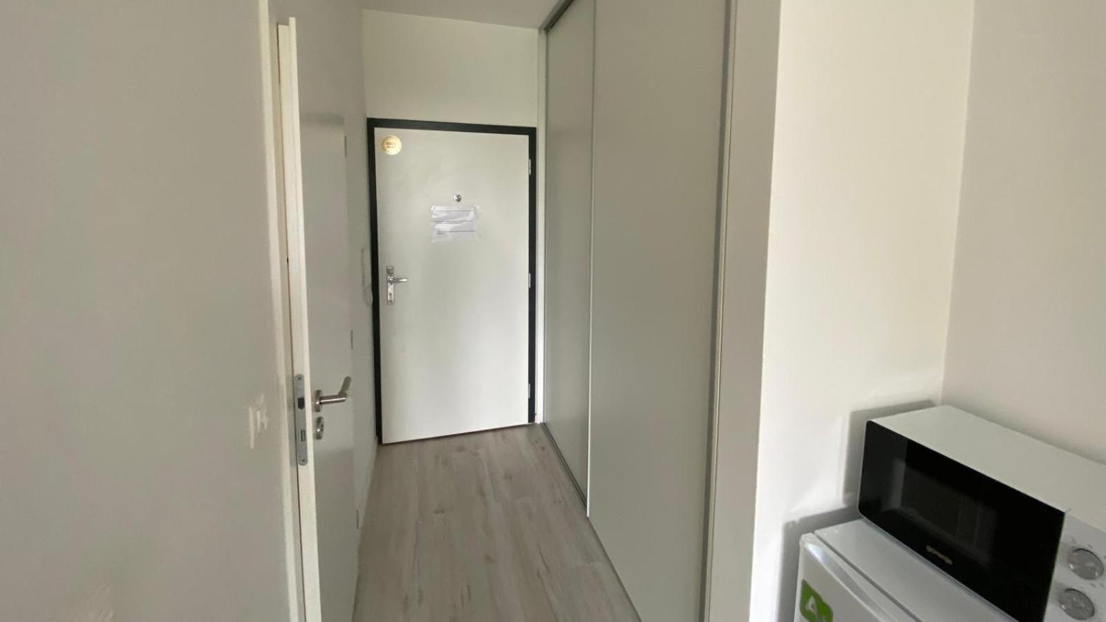 1 Room Apartment With Terrace, Slnecnice, 18B Bratislava Eksteriør bilde